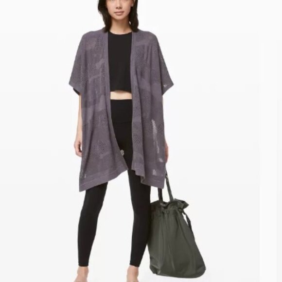 LULULEMON Find Your Light Wrap. OSFM - Picture 4 of 12